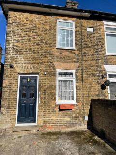 Luxury Spacious 2-Bed House in Brentwood Essex - Brentwood - 9
