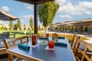 Best Western Plus University Inn - 4