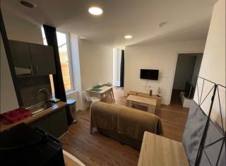 Charmant appartement avec terrasse proche du centre - 0