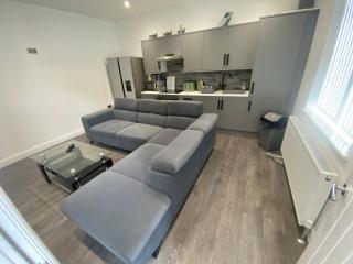 Entire Luxury House - Elland - 8