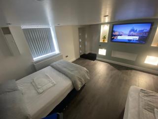 Entire Luxury House - Elland - 6