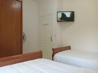 Luxury King Bed with garden-Zayed Families only - 3