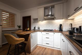 Cozy Corner Guesthouse - Casa in Centrul Civic Brasov - Brasov - 7
