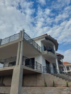 Freeve Suites Akright City Bwebajja - Buzzi - 3