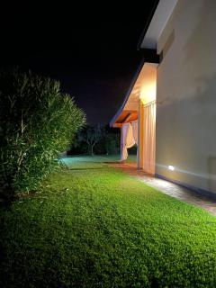 Villa con porticato sul prato - 8
