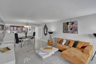 Paradise Found! Miami Skyline and Water Views! - 3