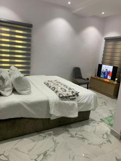 Excellent 2 bed apartment in Lekki Phase1 With SuperFast Wi-fi & 247 Power - 3