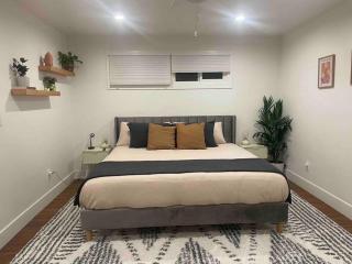 Huge Updated Spanish Apt - Steps to Beach & Bay! - Long Beach - 5