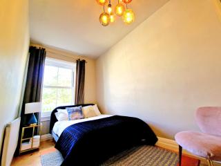 Gorgeous Hyde Park Home with Lift-Elevator Access & Nice View - 7