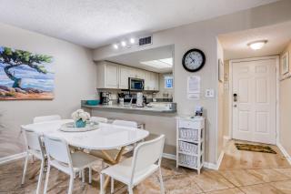 Dreamy oasis on the beach with balcony, pools, gym & ocean view - dog-friendly - 8