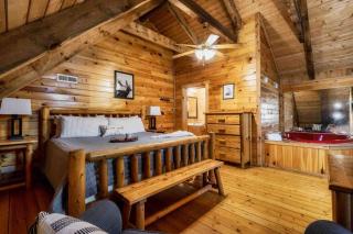 Our Deer Hideout - Couples retreat, hot tub, foosball, arcade - Sevierville - 1