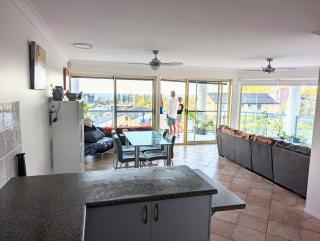 Burleigh Breeze - Gold Coast - 1