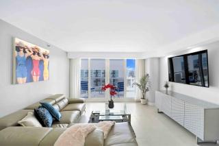 Summer Retreat! Water and City Views! - Miami - 4