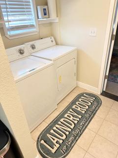 Minutes to the River Walk and the Alamo Pet Friendly Sleeps 8! - 3