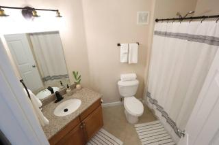 Restful Refuge 2 BR Boutique Condo w Pool & Gym - Gainesville - 3