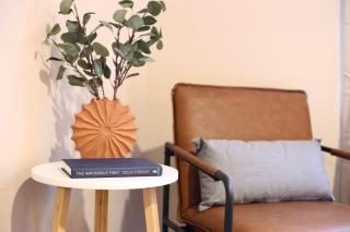 Nomad Retreat King Bed Boutique Condo w Garage - Gainesville - 8