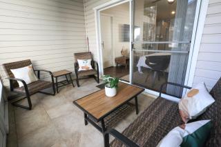 Nomad Retreat King Bed Boutique Condo w Garage - Gainesville - 7