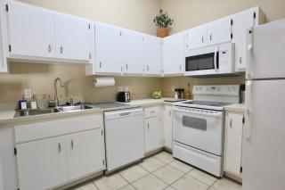 Nomad Retreat King Bed Boutique Condo w Garage - Gainesville - 5