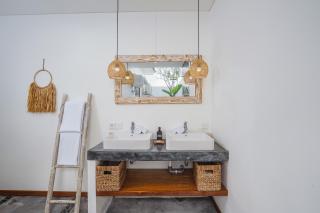 Villa Karina - Sumptuous 1BR Private Luxury Villa Walking Distance to Nyanyi Beach - 6