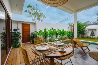 Villa Karina - Sumptuous 1BR Private Luxury Villa Walking Distance to Nyanyi Beach - 8