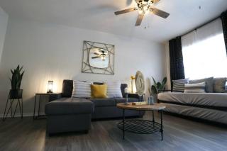 Renovated Modern Industrial Suite 2 BR Condo - Gainesville - 3