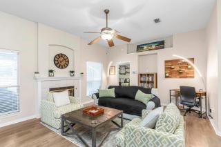 Breeze - Family Retreat with Waterfront Access & Game Room - Navarre - 5