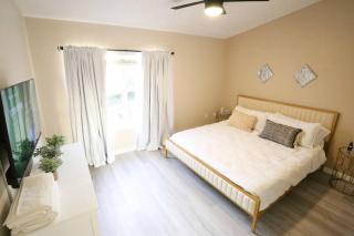 Stylish Sanctuary King Beds Upscale Condo - Gainesville - 2