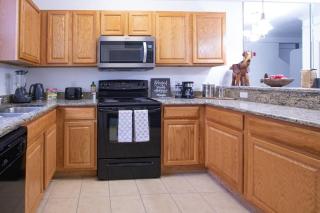 Modern Boho Condo with a Royal Touch -KING BED - Gainesville - 7