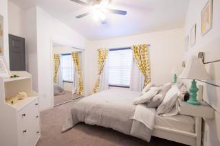 Modern Boho Condo with a Royal Touch -KING BED - Gainesville - 1