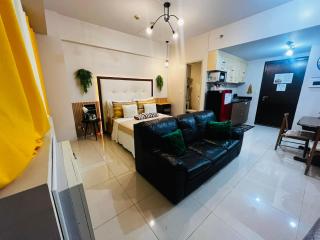 One Palm Tree Villas Condominium - Studio 9M with Balcony - Across Terminal 3 Airport - Manila - 2