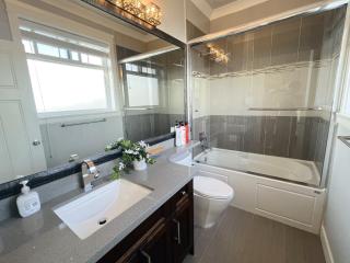 Jennifer's House - Vancouver - 6