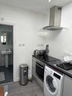 New Cozy Studio Apt. House with Parking. Entire space - 6