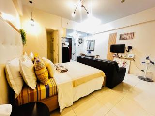 One Palm Tree Villas Condominium - Studio 9th FL with Balcony - Across Terminal 3 Airport - 3