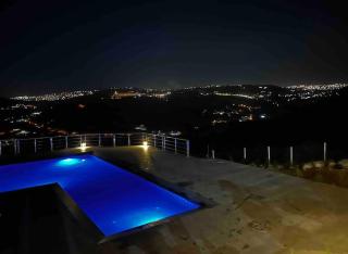 Farmhouse with Pool and Breathtaking Views - Amman - 9