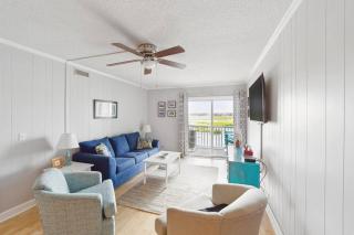 Right Across Beach Pool View Private Balcony By Zen Living Short Term Rental - Myrtle Beach - 2