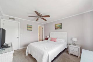 Right Across Beach Pool View Private Balcony By Zen Living Short Term Rental - Myrtle Beach - 9