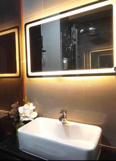 AIR Luxury Makati CBD with balcony - Manila - 6