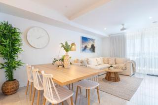 Oceanus oasis at Bokarina Beach -stunning modern coastal apartment - Kawana Waters - 0