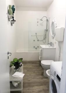 FamilyBO Apartments Bologna Delight - front station - Bolonia - 5