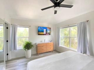 Sanctuary Gainesville Bright 2 BR King Condo - 1
