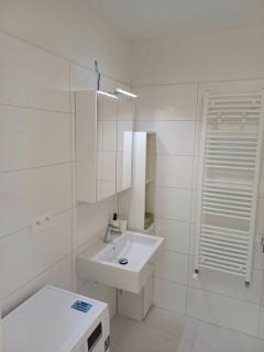 New air-conditioned apartment 5 minutes by walk from the airport with free garage parking - 1