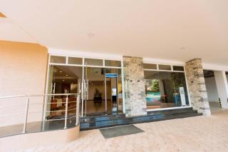 The Hut Restaurant & Boutique Hotel - Kigali - 3