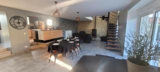 Belle maison en pierre avec cour - - 0