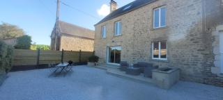 Belle maison en pierre avec cour - - 5