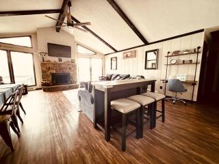 Lakeside Oasis with Kayaks, Hot Tub, & Fire Pit - 9