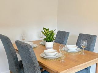 Modern 2 bed townhouse just outside City Walls with free private parking - York - 7