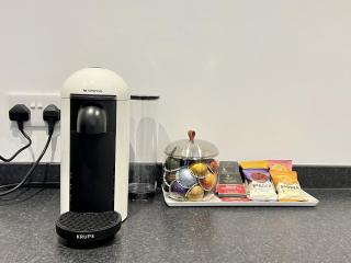 Modern 2 bed townhouse just outside City Walls with free private parking - 4