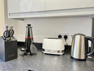 Modern 2 bed townhouse just outside City Walls with free private parking - 3