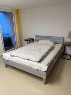 4 bedrooms, 2 bathrooms, kitchen, terrace - 10 min to fairground - 5