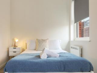 Modern 2-Bed Apartment, FREE Parking, City Centre, Netflix & Pet Friendly - Hosted by Stay Host Save - Sheffield - 7